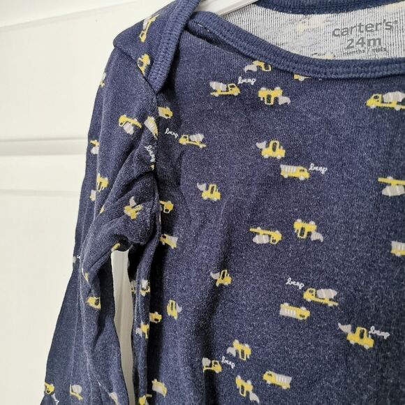 5/$10 Carter's long sleeve onesie size 24 m - Picture 3 of 4